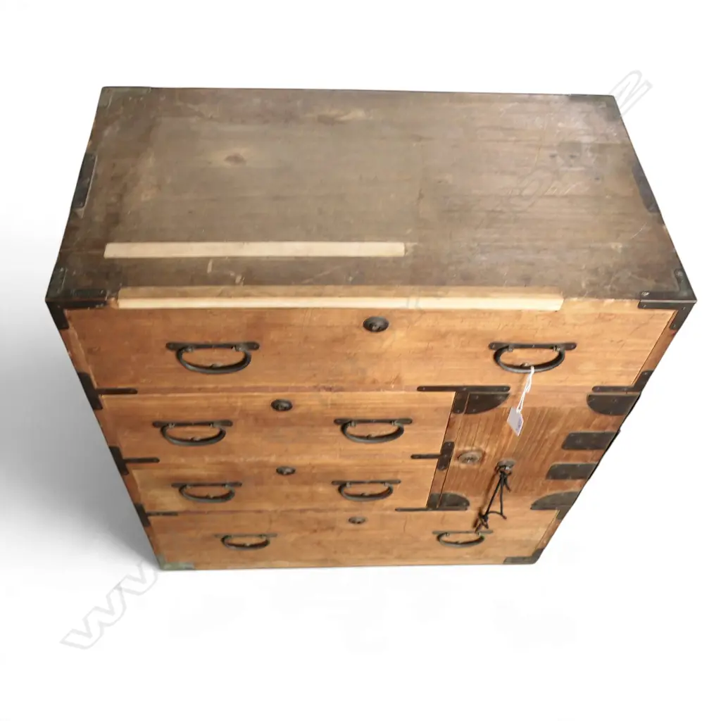 VINTAGE JAPANESE SMALL WOODEN TANSU CHEST. With key H.665mm Image 1++