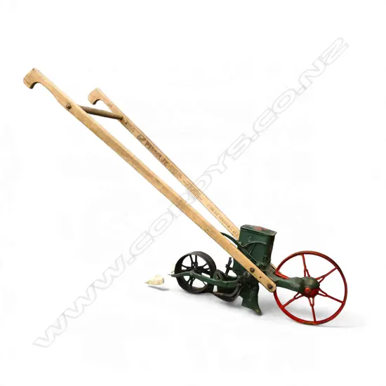 VINTAGE 'PLANET JR.' SEED SPREADER
