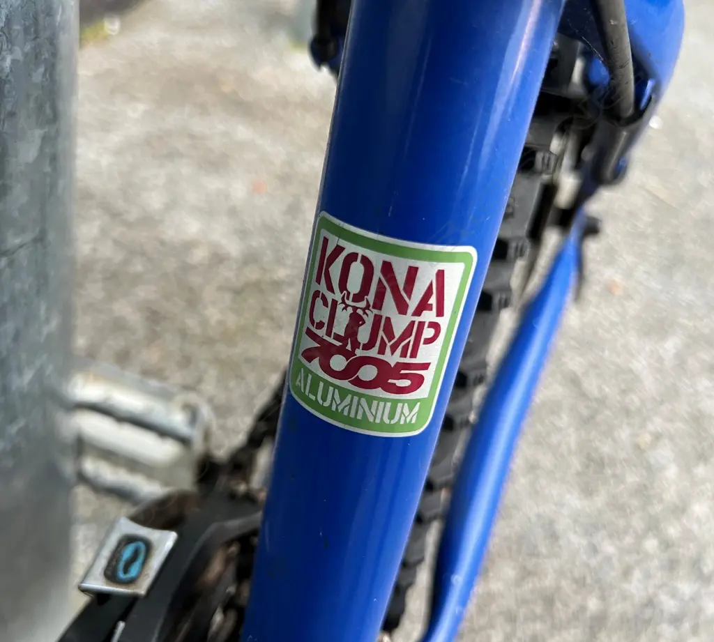 KONA SHRED DOWNHILL MOUNTAIN BIKE with front fork air suspension Image 1++