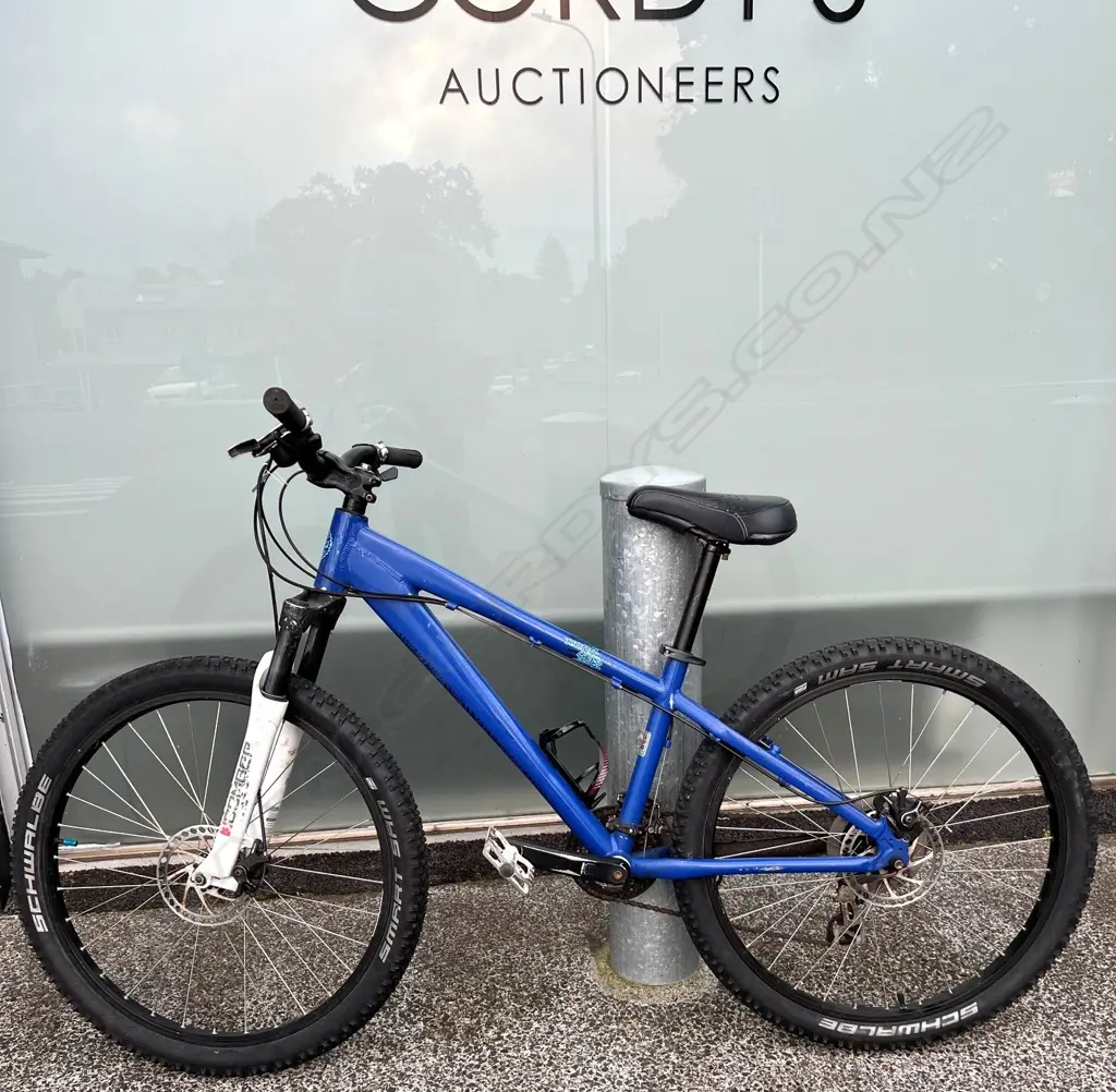 KONA SHRED DOWNHILL MOUNTAIN BIKE with front fork air suspension Image 1++