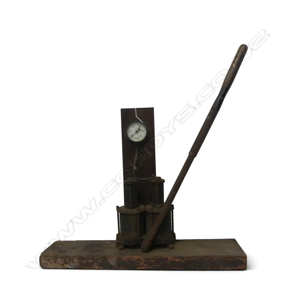 HAND OPERATED AIR PUMP H.810mm Image 1++