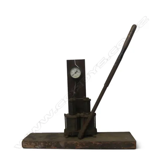 HAND OPERATED AIR PUMP H.810mm
