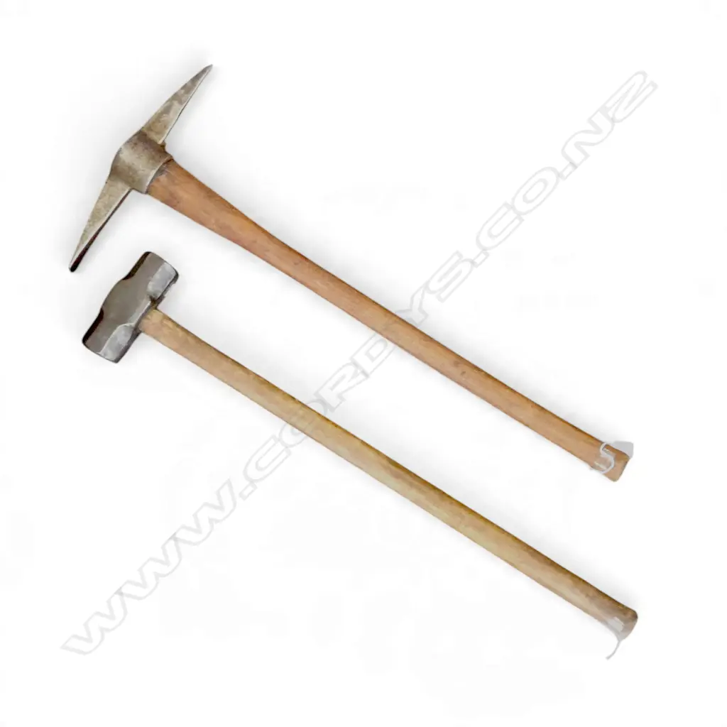 VINTAGE 10LB SLEDGE HAMMER L.910mm & PICK AXE L.910mm Image 1++