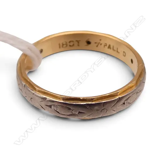 18ct GOLD  PALLADIUM & 3 DIAMOND BAND RING 3.25gms SIZE M