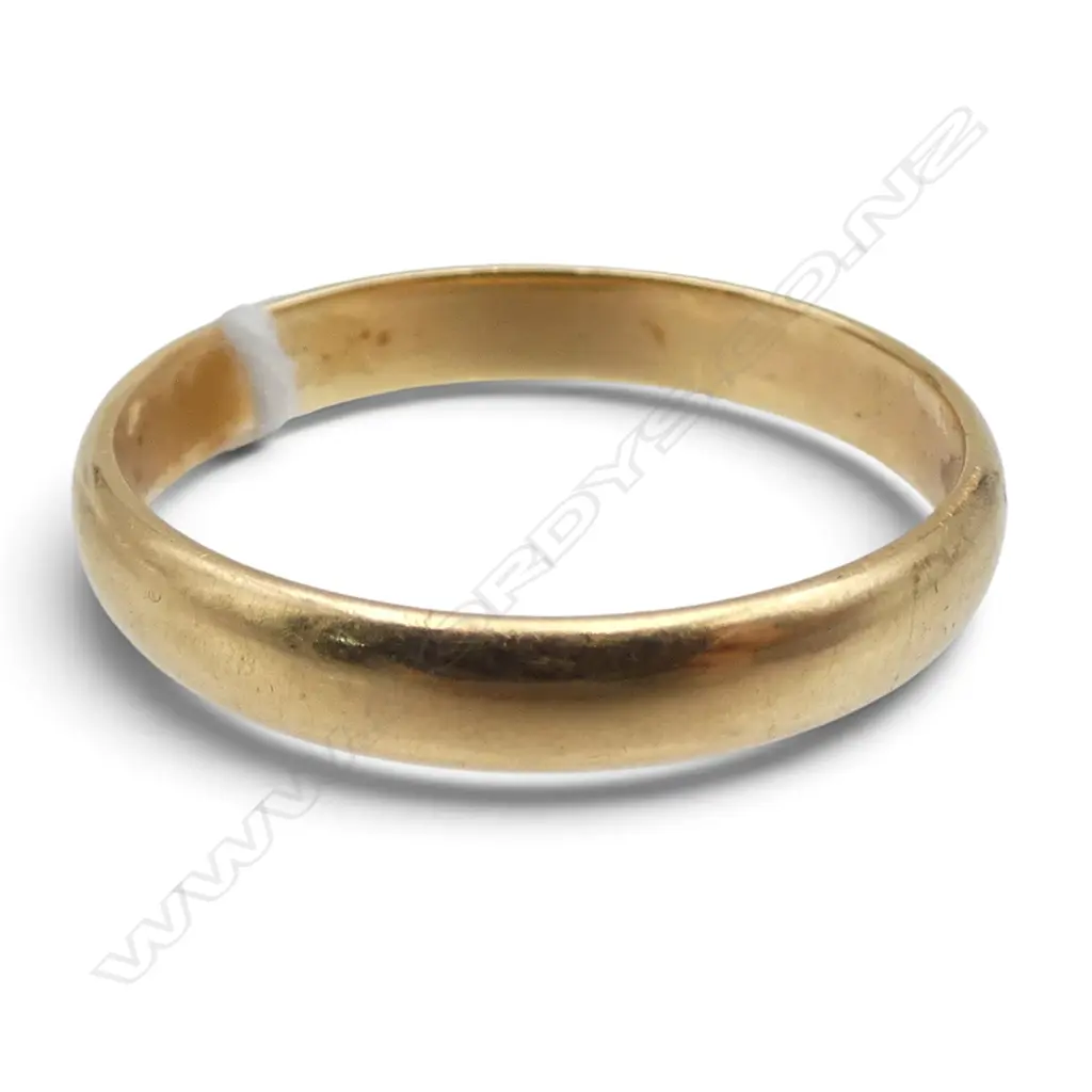 18ct GOLD WEDDING BAND half hoop form size S. 3.2gms Image 1++
