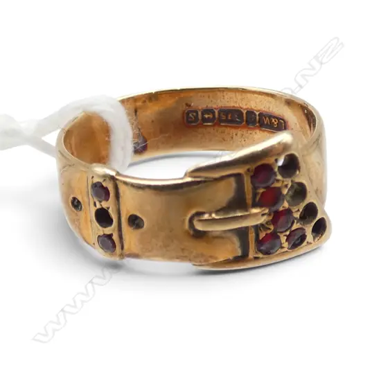 9CT BELT DESIGN RING, SOME RED STONES MISSING, 2.6gms SIZE K1/2