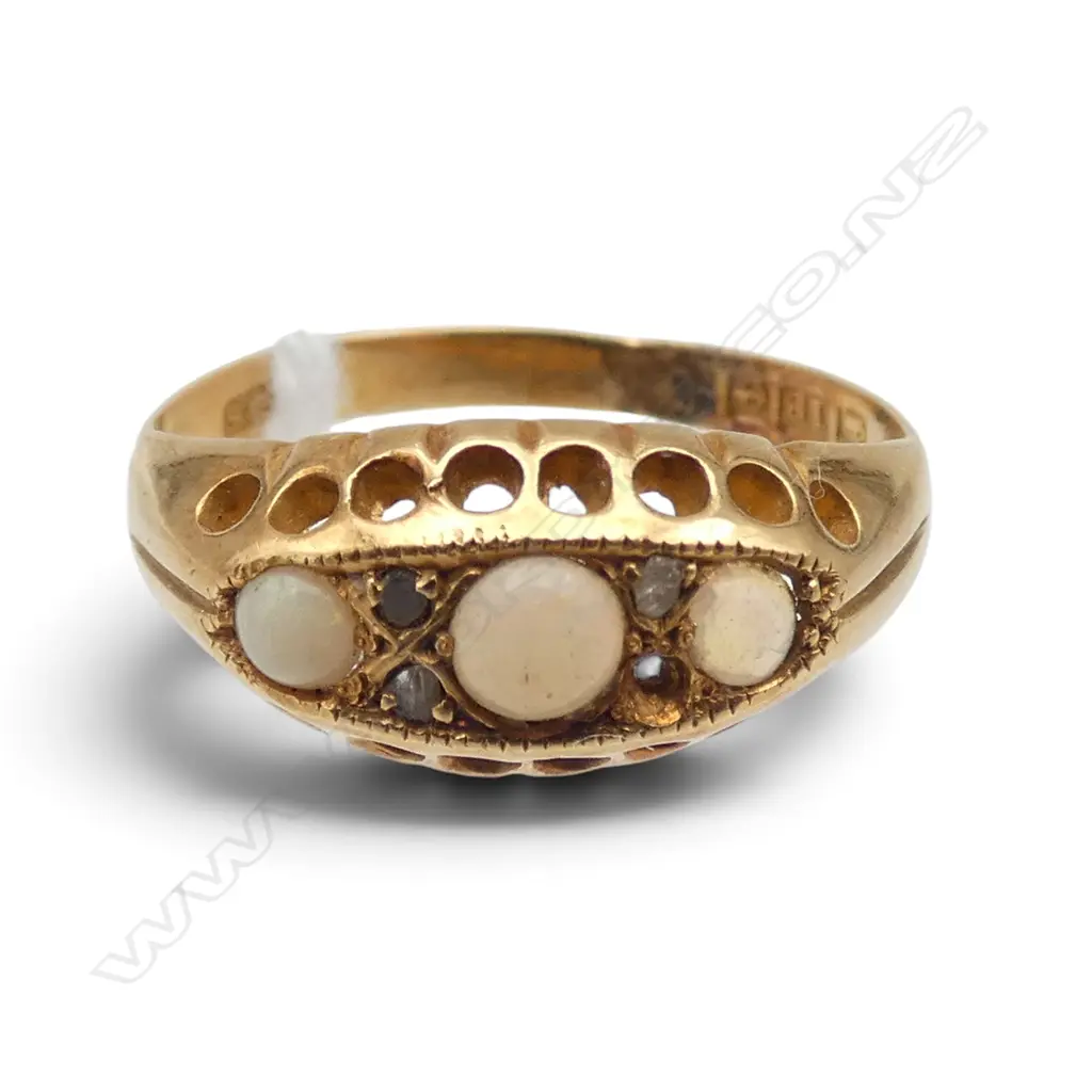 18CT  ESTATE OPAL  & DIAMOND RING  2.2gms - 1 DIAMOND MISSING SIZE L Image 1++
