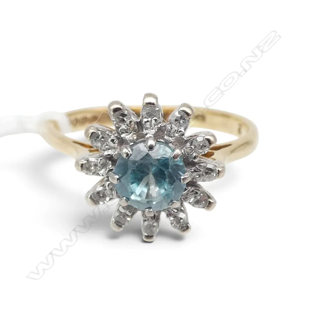 18ct YELLOW GOLD BLUE ZIRCON & DIAMOND RING. 3.1gms SIZE L Image 1++