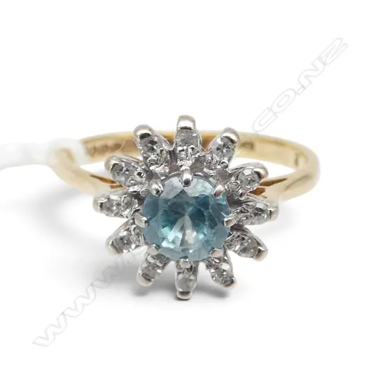 18ct YELLOW GOLD BLUE ZIRCON & DIAMOND RING. 3.1gms SIZE L