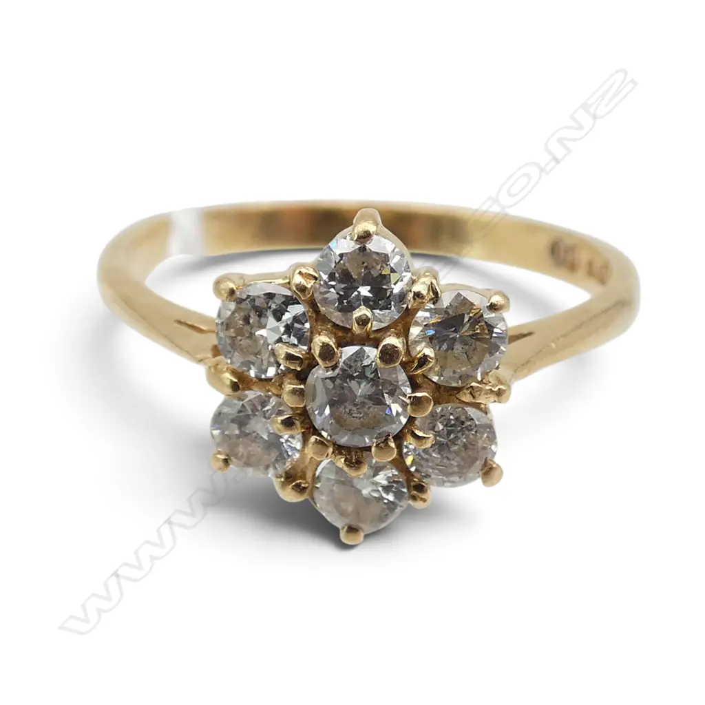 18ct GOLD & DIAMOND CLUSTER VINTAGE RING SMALL FAULTS size N. 2.44gms Image 1++