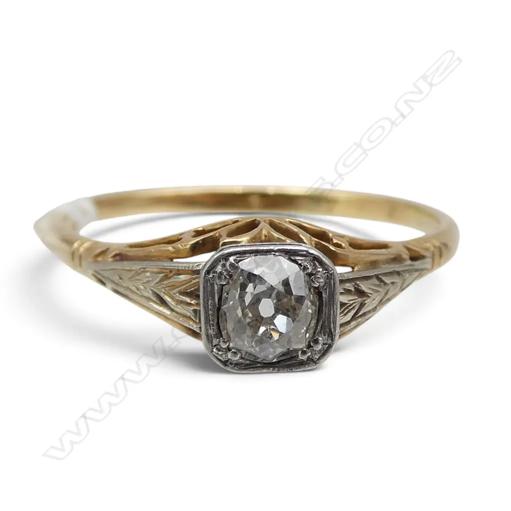 EARLY 20thC 18ct GOLD & SOLITAIRE 0.30ct? DIAMOND RING old oval cushion cut. Size T. 2.4gms Image 1++