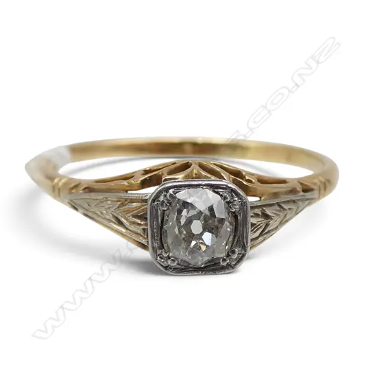 EARLY 20thC 18ct GOLD & SOLITAIRE 0.30ct? DIAMOND RING old oval cushion cut. Size T. 2.4gms