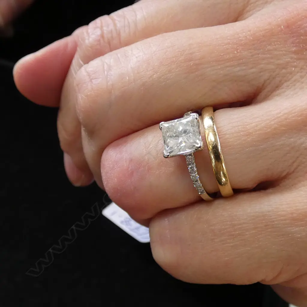 14ct W/GOLD & DIAMOND SOLITAIRE RING, 2.01ct princess cut diamond fracture filled, I I2, SIZE M, 2.56gms VALUATION Image 1++