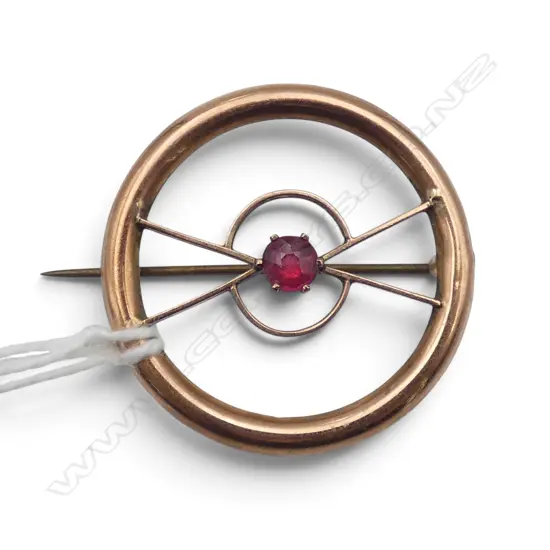 9ct RED GEMSTONE ART DECO BOOCH, 2.25gm, metal bar