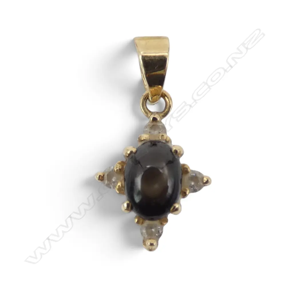 14ct pendant w star sapphire with white stones. 1.36gms Image 1++