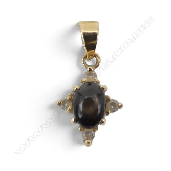 14ct pendant w star sapphire with white stones. 1.36gms