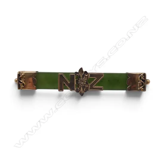 9CT NZ GREENSTONE BAR BROOCH W.55mm 6gms