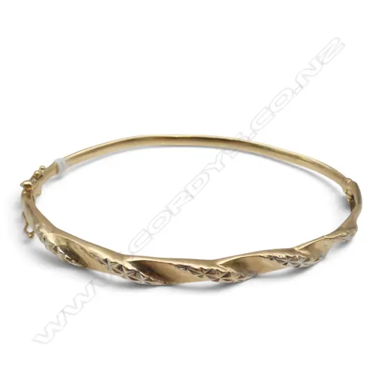 9CT BRACELET 5.8gms small faults