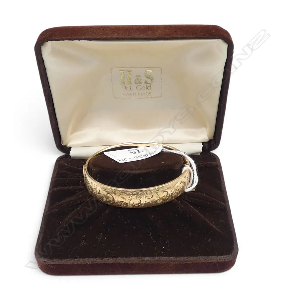 9ct GOLD w METAL CORE ENGRAVED HINGED BANGLE Image 1++