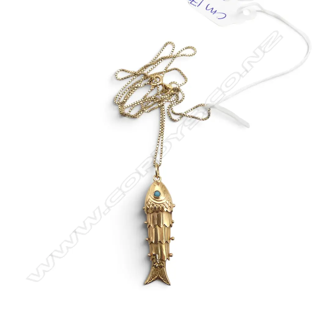 18CT ARTICULATED FISH PENDANT NECKLACE, 5.2gms Image 1++