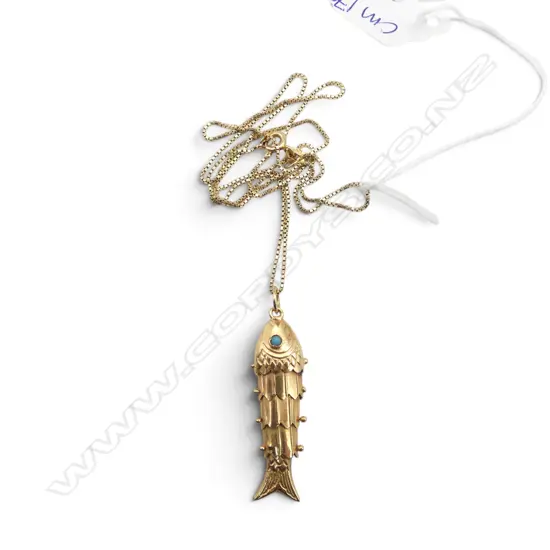 18CT ARTICULATED FISH PENDANT NECKLACE, 5.2gms