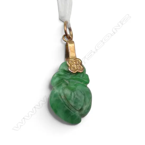 JADEITE GREEN tapered fruit & leaf form PENDANT with 18ct gold plated bale fitting