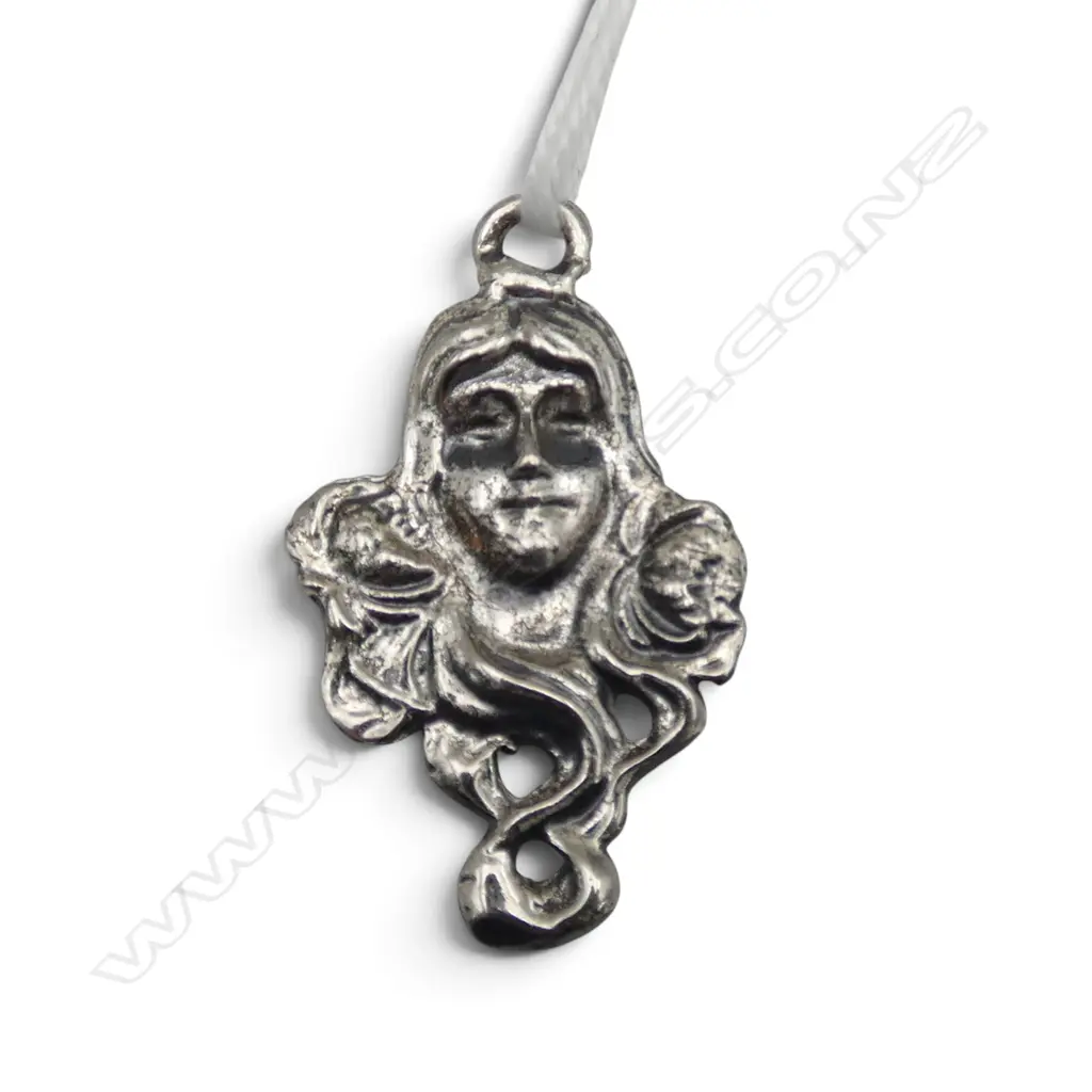 ART NOUVEAU STYLE PENDANT  Image 1++