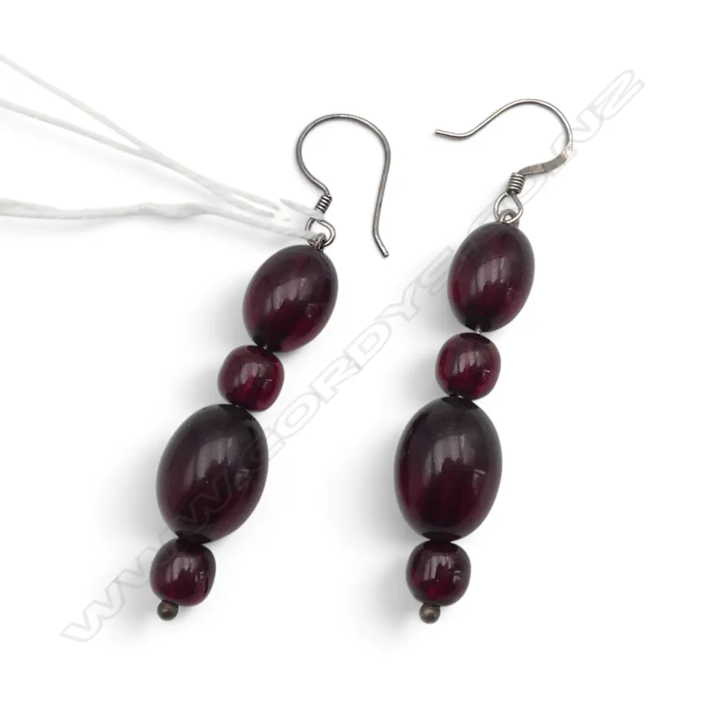 PR SILVER GRADUATING RED BEAD DROP EARRINGS Image 1++