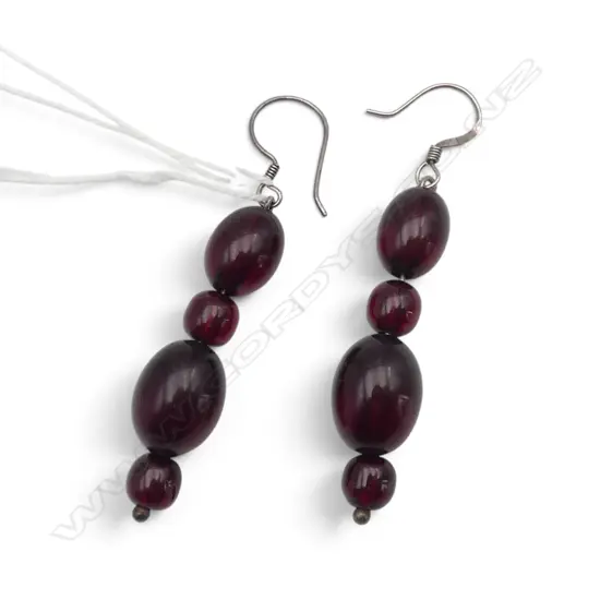 PR SILVER GRADUATING RED BEAD DROP EARRINGS