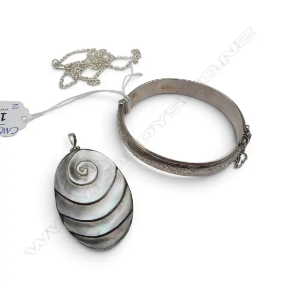 STG SILVER HINGED BANGLE & STG SILVER MOP PENDANT