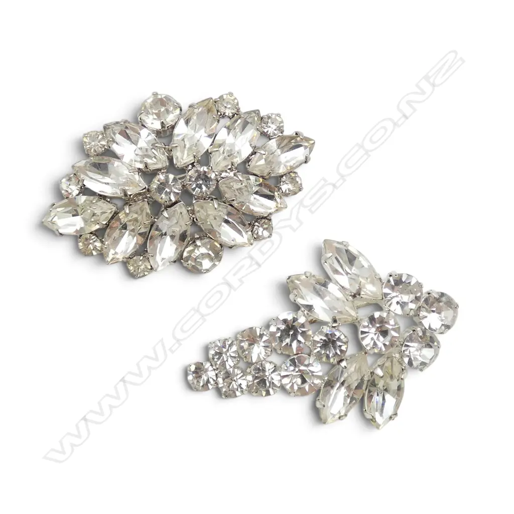 TWO SUBSTANTIAL DIAMANTE BROOCHES Image 1++
