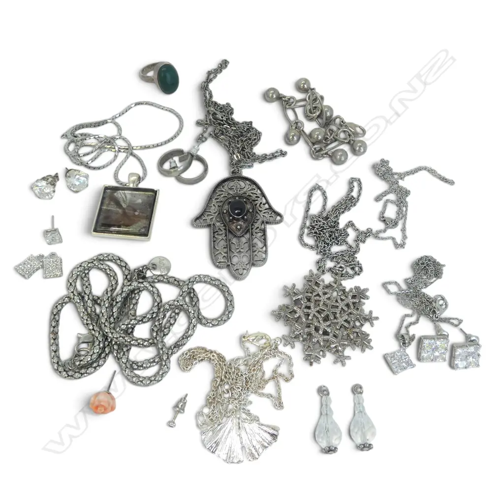 ASSORTED SILVER TONED COSTUME NECKLACES AND EARRINGS INCLUDES A SILVER & MALACITE RING Image 1++