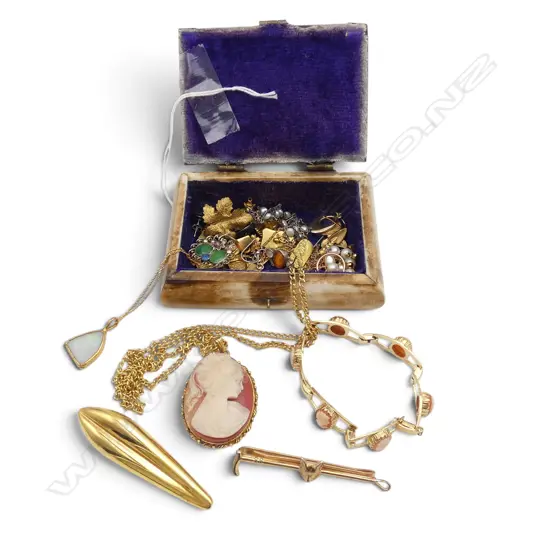BONE JEWELLERY BOX AND CONTENTS