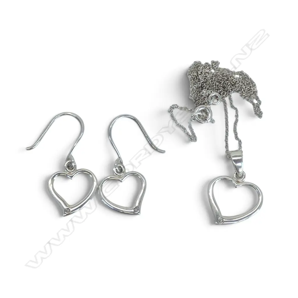 SILVER HEART NECKLACE AND MATCHING EARRINGS Image 1++