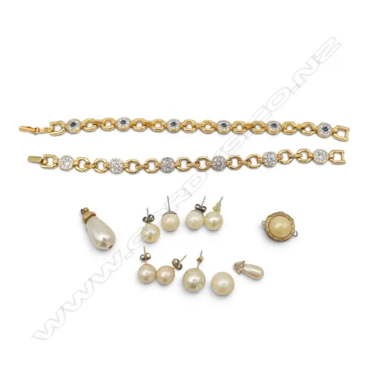 ASSORTED COSTUME PEARL EARRINGS/SILVER CLASP/TWO COSTUME BRACELETS