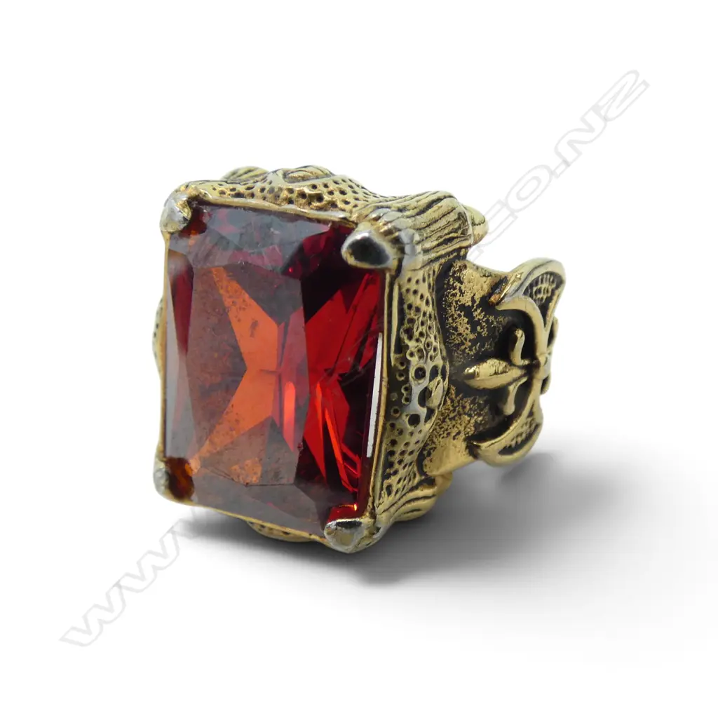 4 COSTUME RINGS (1 SWAROVSKI, BOXED) Image 1++
