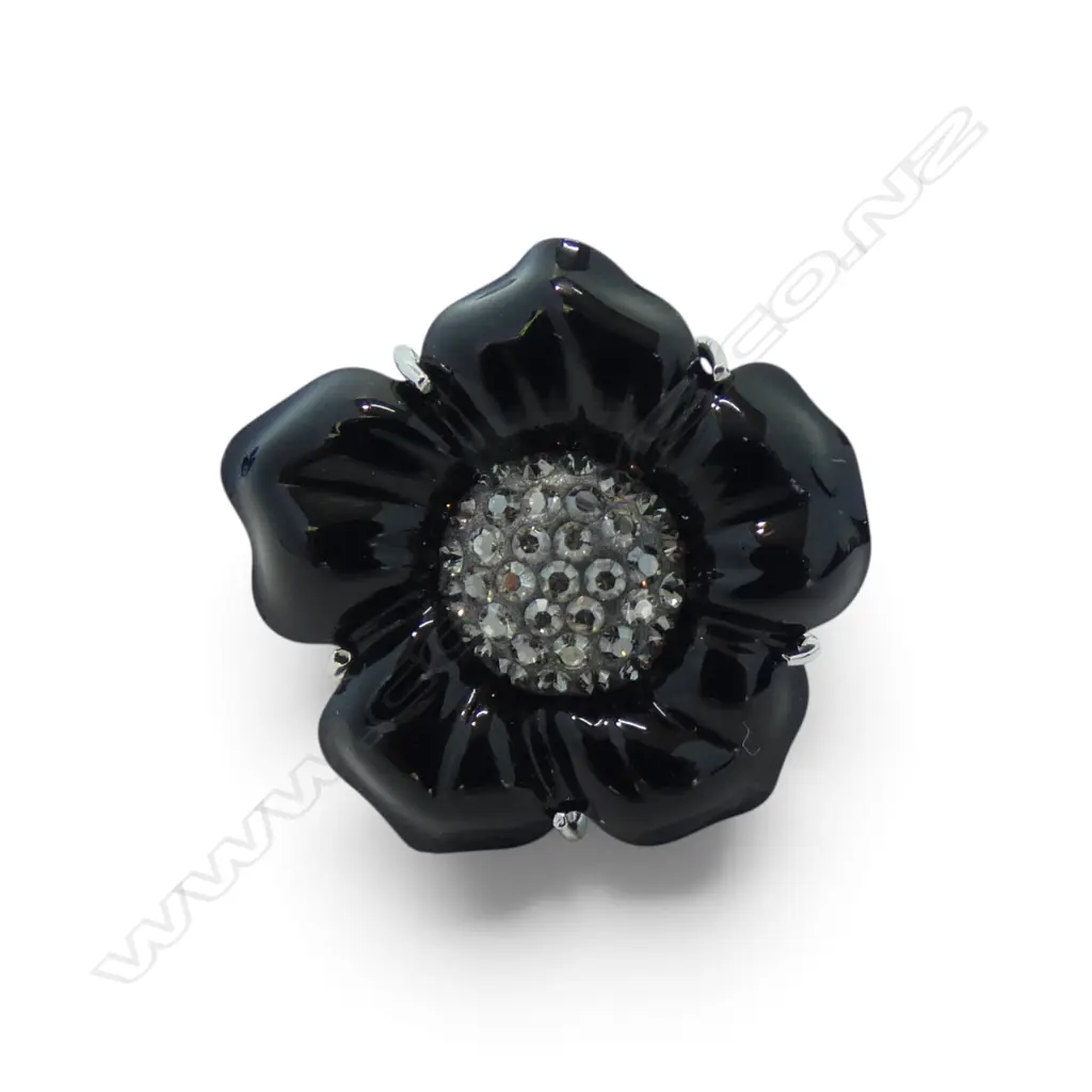 4 COSTUME RINGS (1 SWAROVSKI, BOXED) Image 1++