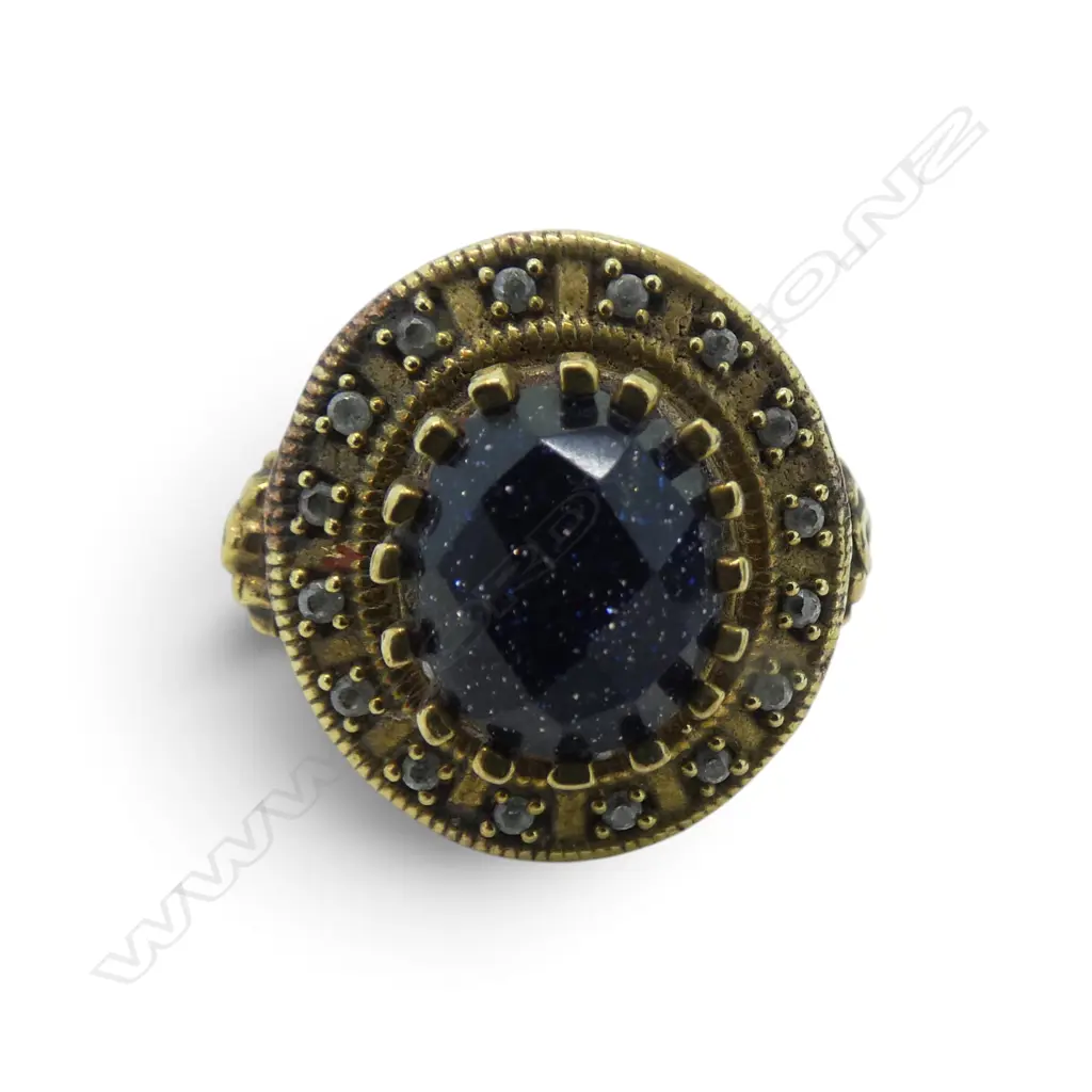 4 COSTUME RINGS (1 SWAROVSKI, BOXED) Image 1++
