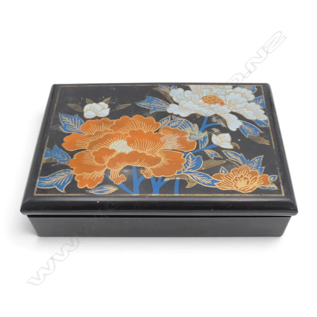 JEWELLERY BOX AND CONTENTS Image 1++
