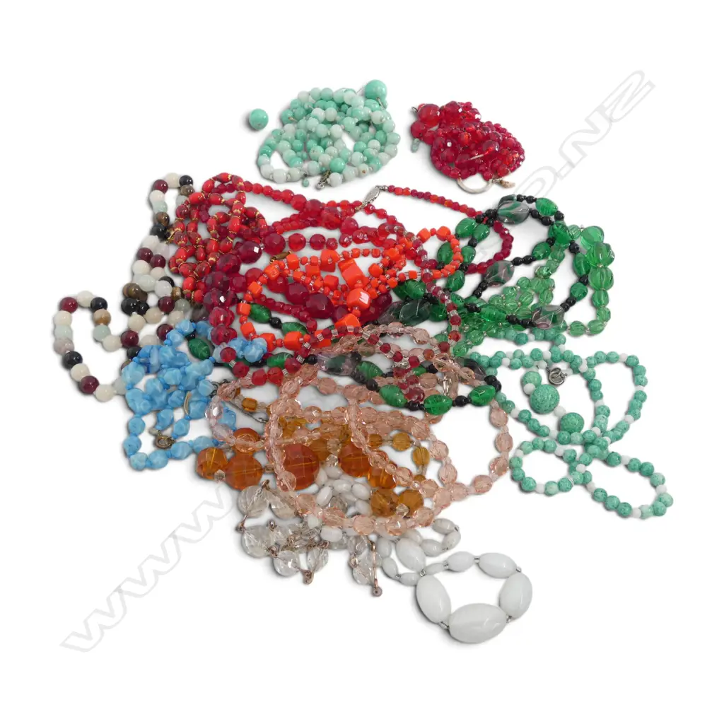 ASST STRANDS OF VINTAGE GLASS BEADS, ASSTD. LENGTHS & COLOURS (4 A/F) Image 1++