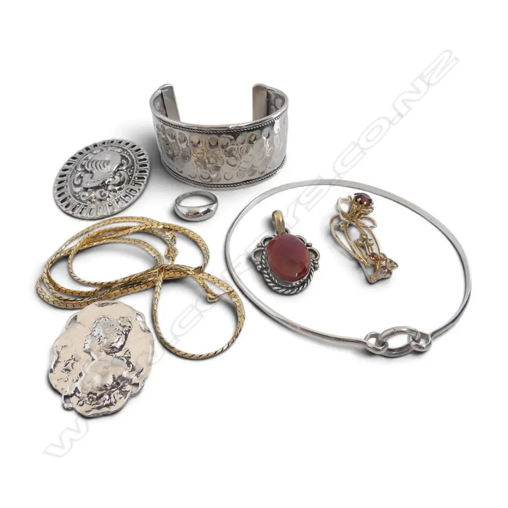 ASST. COSTUME JEWELLERY Image 1++