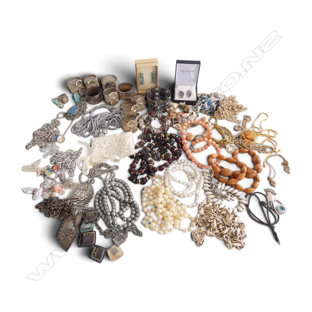 ASST COSTUME JEWELLERY Image 1++