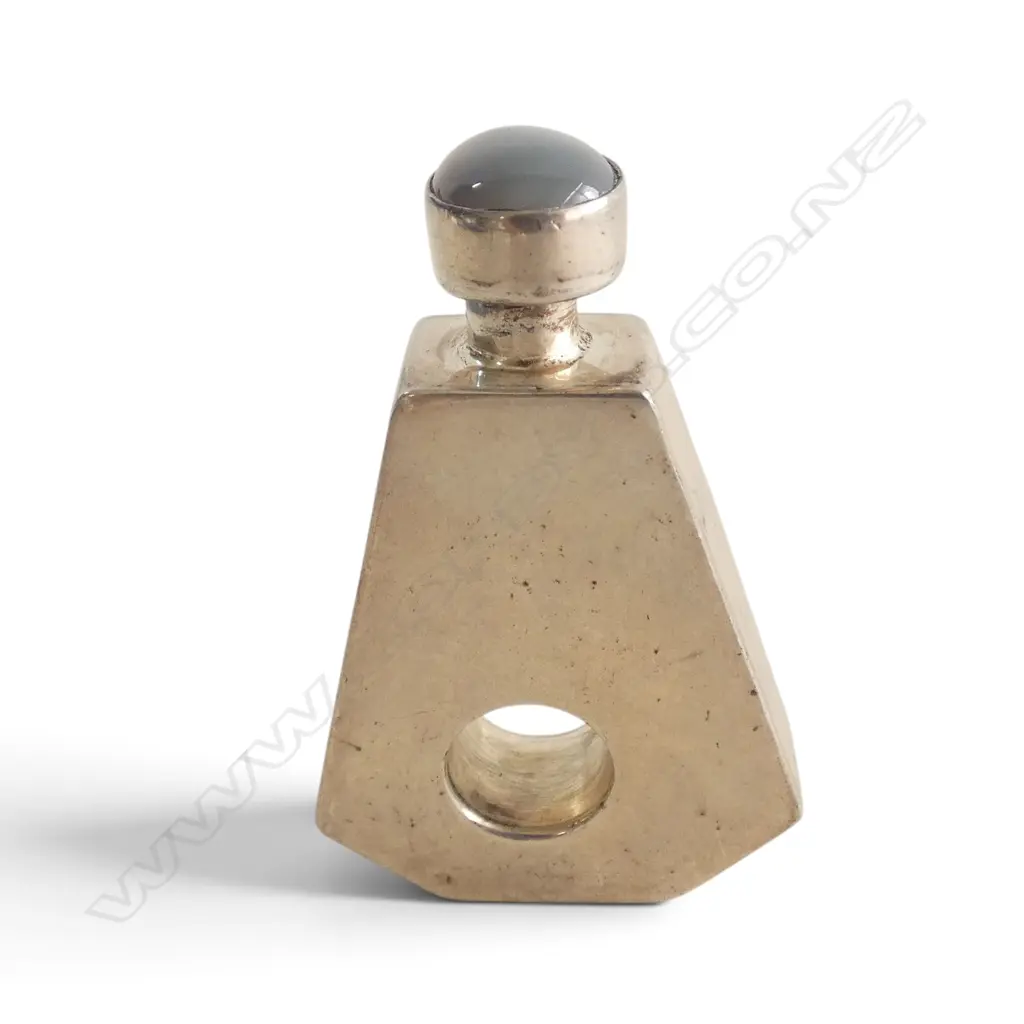 MODERNIST SILVER PERFUME BOTTLE agate cabochon set lid designed hole to body 26.6gms Image 1++