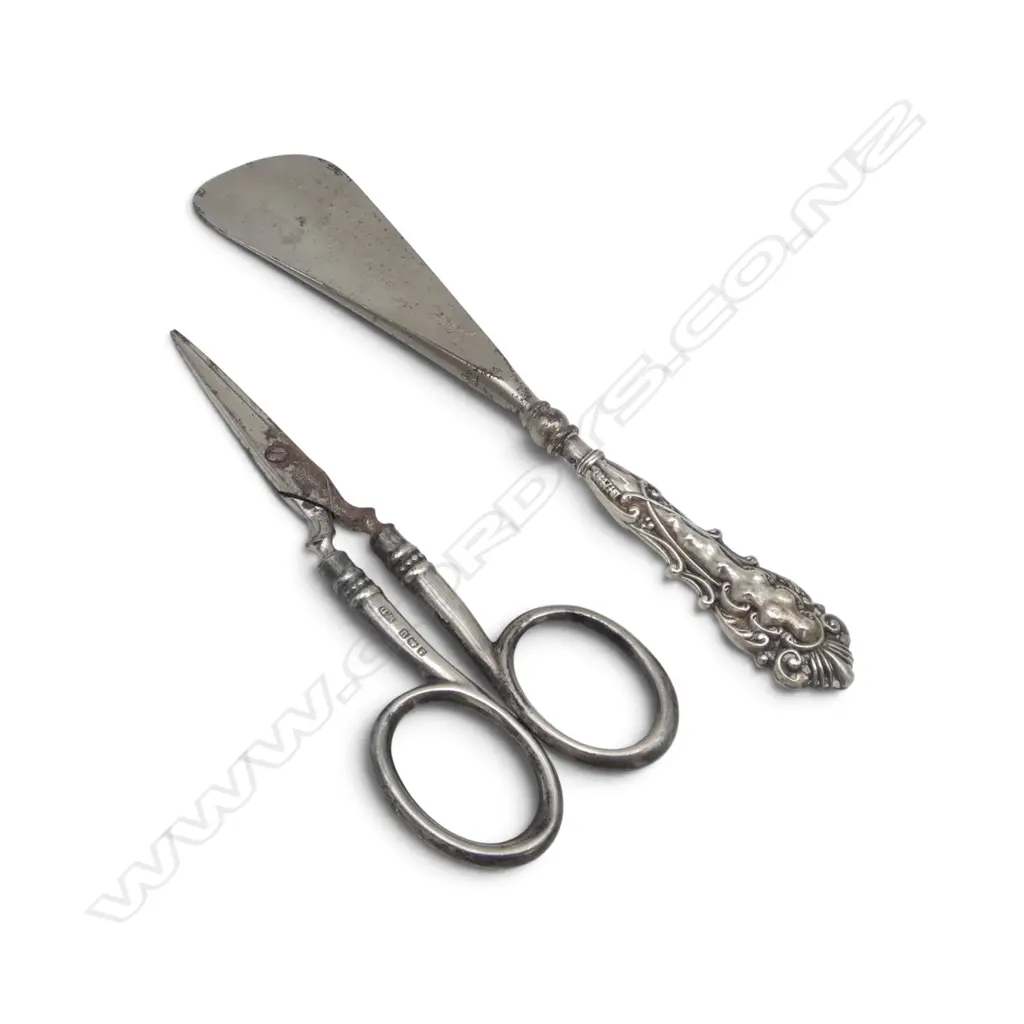 STG SILVER HANDLED SCISSORS & SHOEHORN, B'HAM 1919 & B'HAM 1905, L.110-145mm   Image 1++