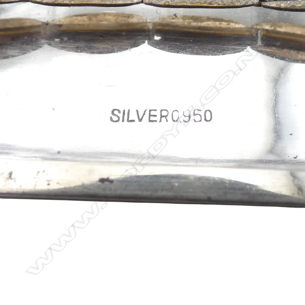 950 SILVER ENGRAVED CIGARETTE CASE, STAMPED '950SILVER' 122gms, L.100mm W.75mm D.12mm Image 1++