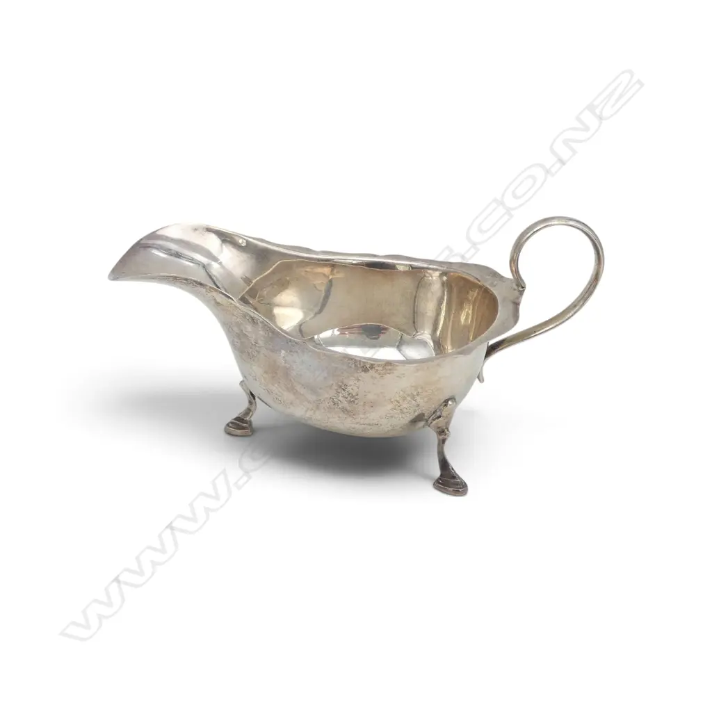 STG SILVER GRAVY BOAT ON 3 FEET, BIRMINGHAM 1929, 90.9gms, H.60mm, L.150mm including handle Image 1++