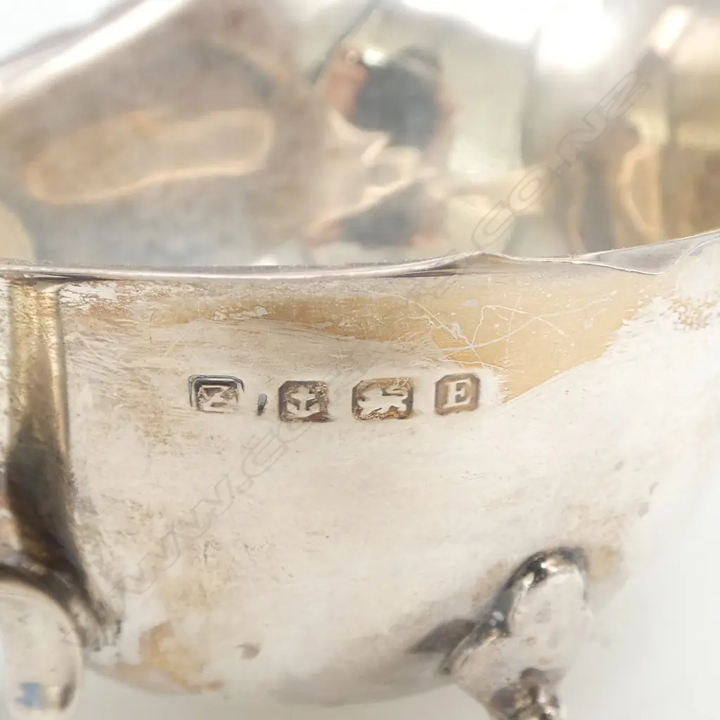 STG SILVER GRAVY BOAT ON 3 FEET, BIRMINGHAM 1929, 90.9gms, H.60mm, L.150mm including handle Image 1++