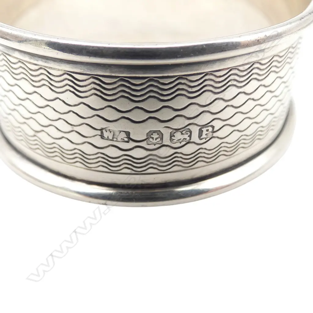 4 PCES STG SILVER; 2 NAPKIN RINGS, BOWL & CONTAINER 88gms Image 1++