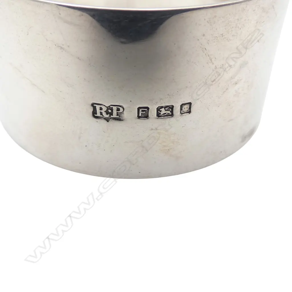 4 PCES STG SILVER; 2 NAPKIN RINGS, BOWL & CONTAINER 88gms Image 1++