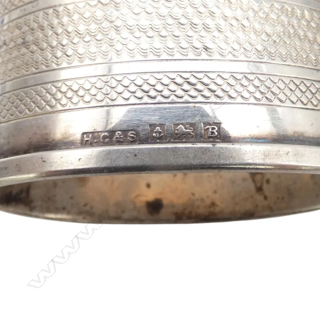 6 STG SILVER NAPKING RINGS, ENGINE TURNED DECORATION WITH INITIALS, ENGLISH HALLMARKS, 128gms Image 1++